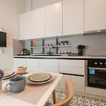 Downtown Delux Shallvaret Lägenhet *