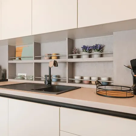 Downtown Delux Shallvaret * تيرانا