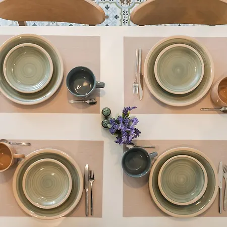 Downtown Delux Shallvaret شقة تيرانا