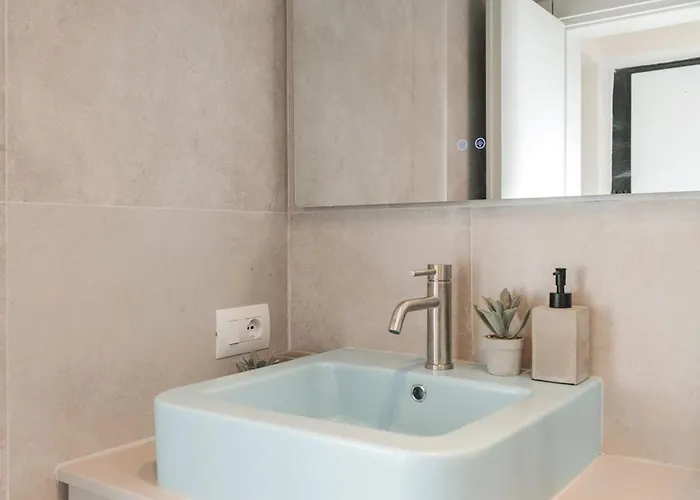 Downtown Delux Shallvaret * Tirana