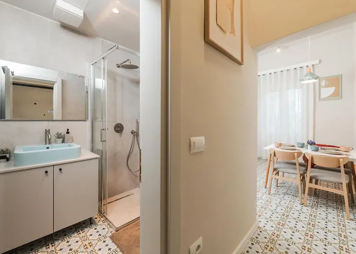 Downtown Delux Shallvaret Tirana