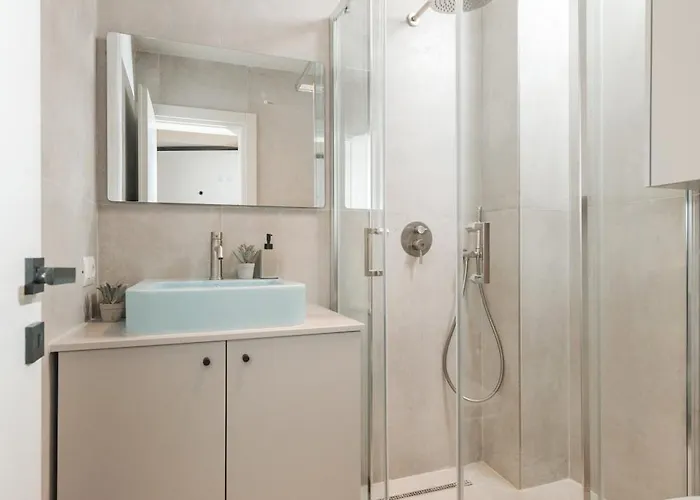 Downtown Delux Shallvaret Apartment