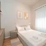 Downtown Delux Shallvaret Apartmán *