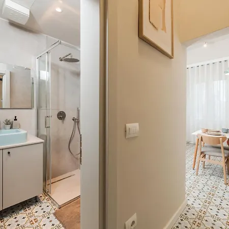 Downtown Delux Shallvaret Tirana