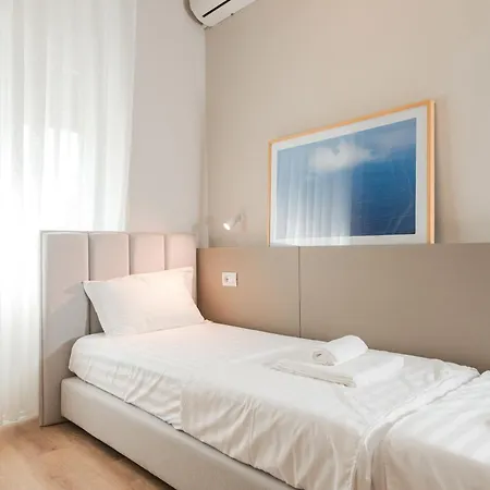 Downtown Delux Shallvaret Apartmán Tirana