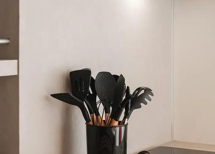 Downtown Delux Shallvaret 地拉那