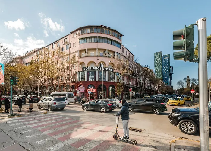 Downtown Delux Shallvaret * ティラナ